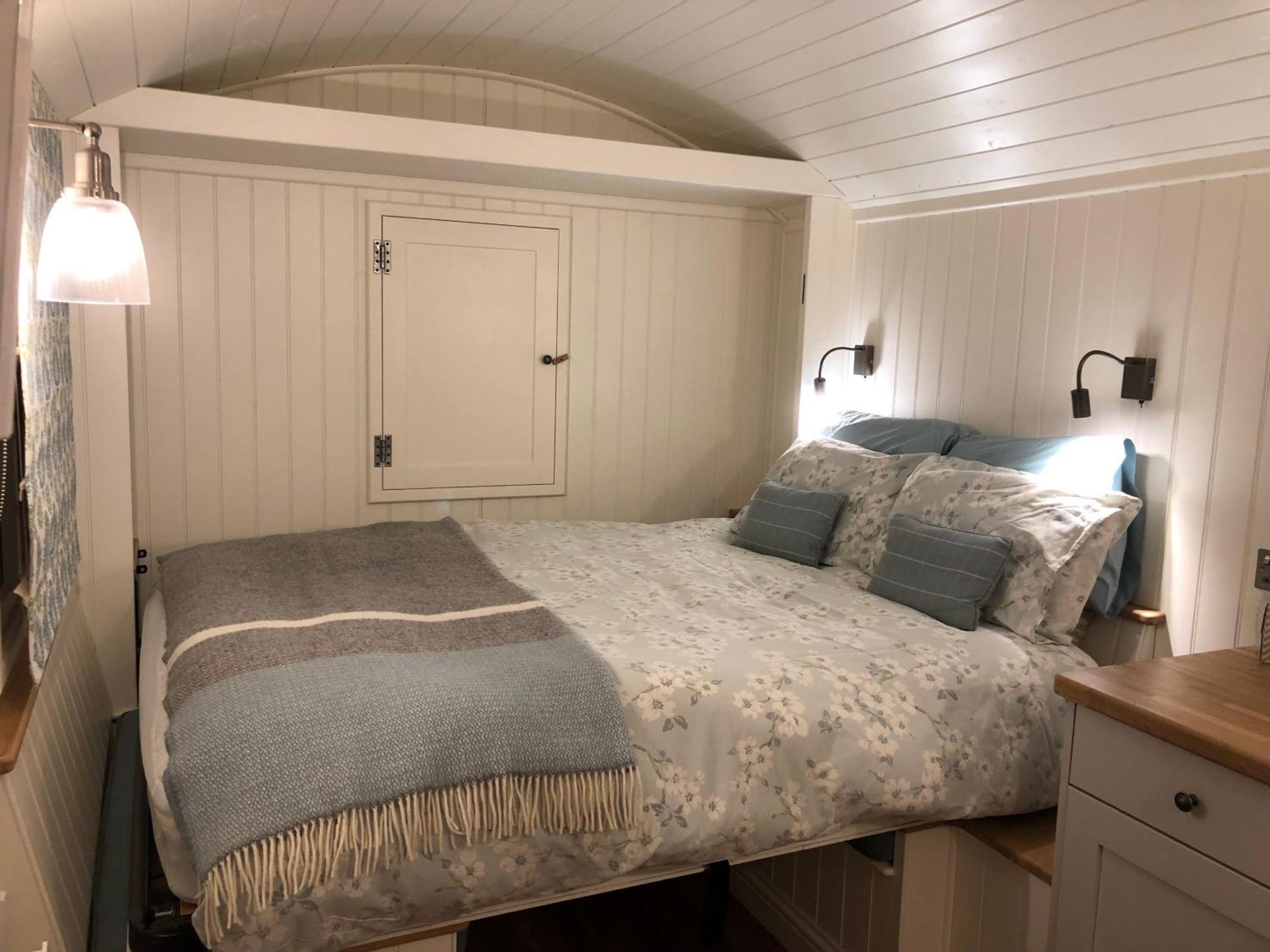 Green Valley, Cotswold Stay With Hamper Cheltenham Exteriör bild