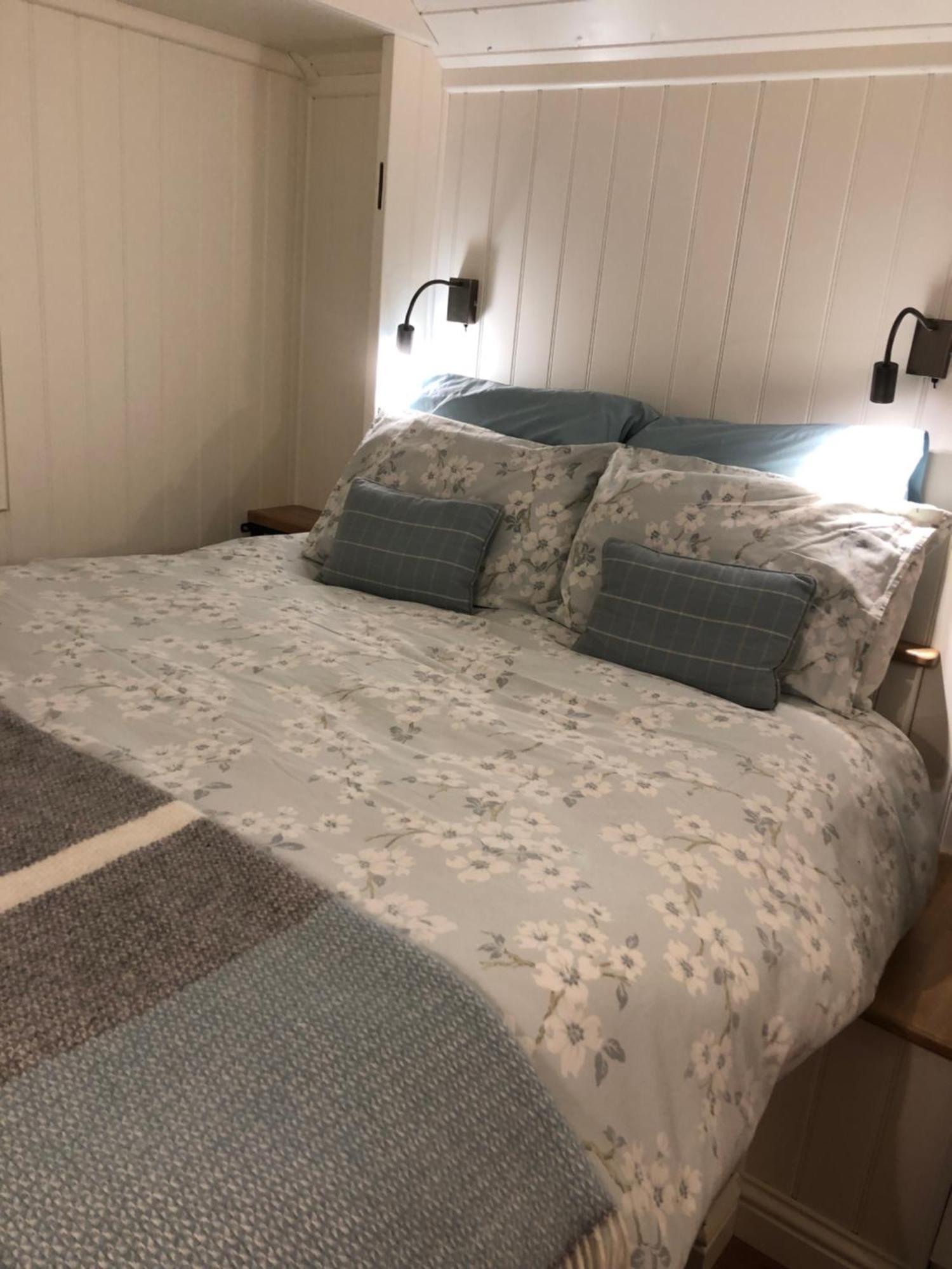 Green Valley, Cotswold Stay With Hamper Cheltenham Exteriör bild