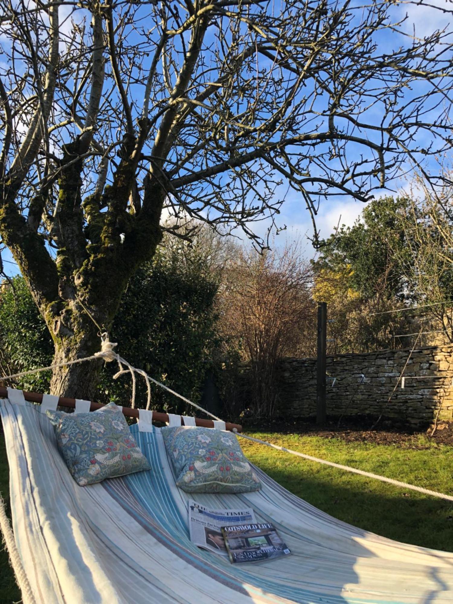 Green Valley, Cotswold Stay With Hamper Cheltenham Exteriör bild